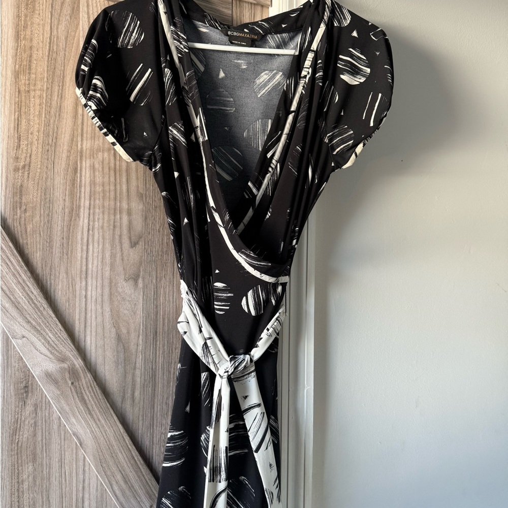 BCBGMaxAzria Black and White Abstract Midi Dress